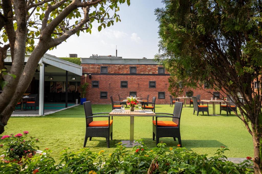 Dhaka Regency Hotel & Resort Zewnętrze zdjęcie